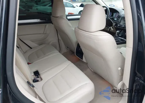 2015 Volkswagen Touareg V6 Sport z USA, uszkodzony, nr VIN WVGEF9BP3FD002261